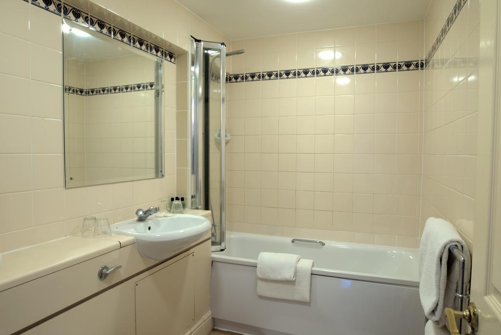Rose Of York Hotel Richmond  Room photo