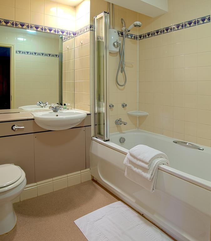 Rose Of York Hotel Richmond  Room photo