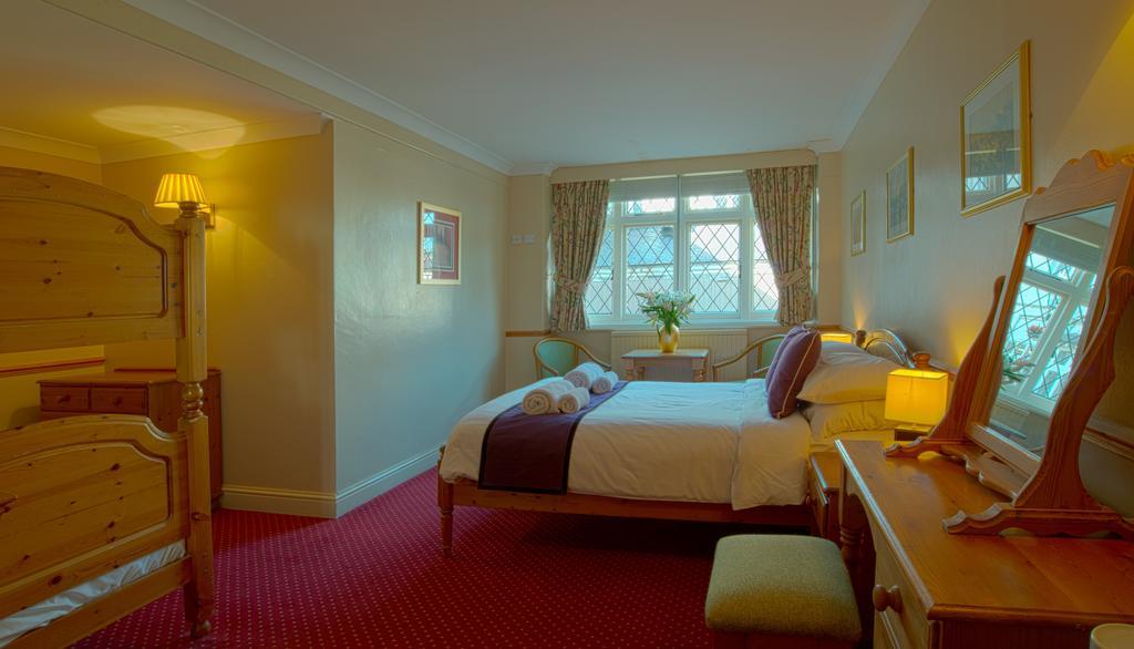 Rose Of York Hotel Richmond  Room photo